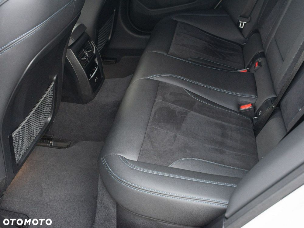 BMW i4 - 30