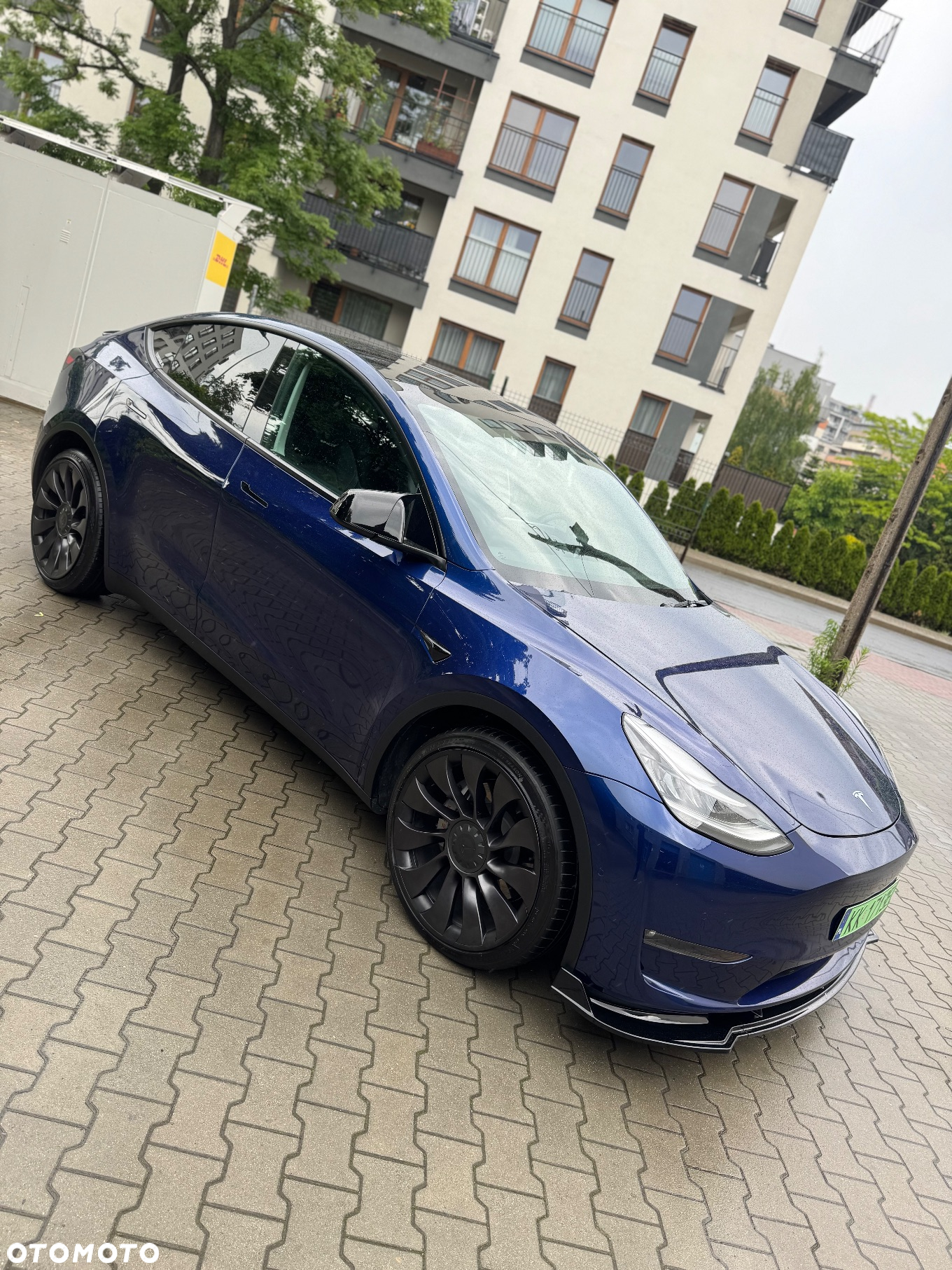 Tesla Y - 12