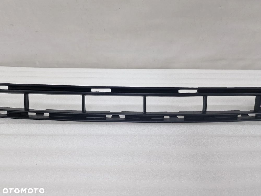 RENAULT CLIO III 3 LIFT 09-12 KRATKA ŚRODKOWA ZDERZAKA PRZEDNIEGO NR 019370 , NR AUKCJI K267 - 3