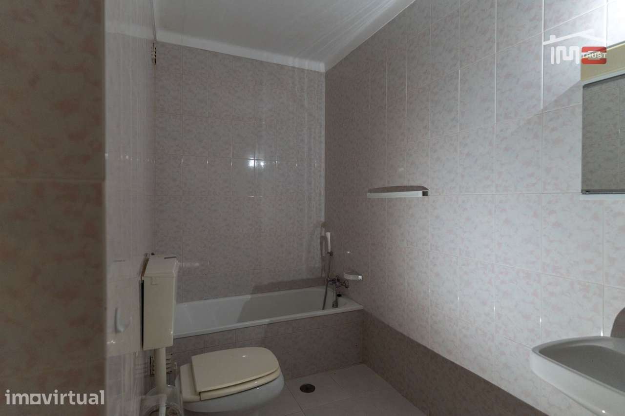 APARTAMENTO T3 MOBILADO COM ELEVADOR, SÓTÃO, LUGAR DE PARQUEAMENTO ... - Grande imagem: 3/30