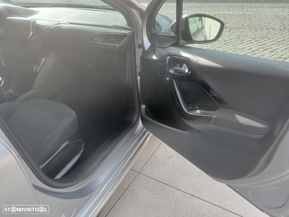 Peugeot 208 1.5 BlueHDi Signature - 24