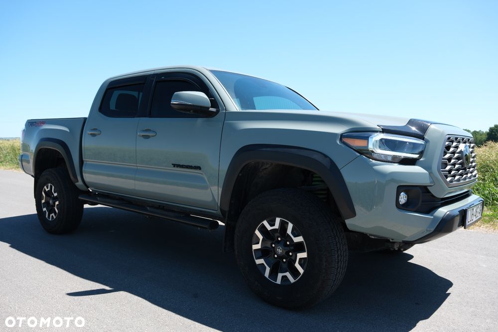 Toyota Tacoma - 4