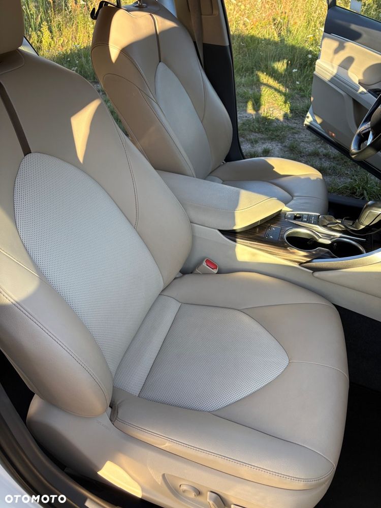 Toyota Camry 2.5 Hybrid Executive CVT - 12