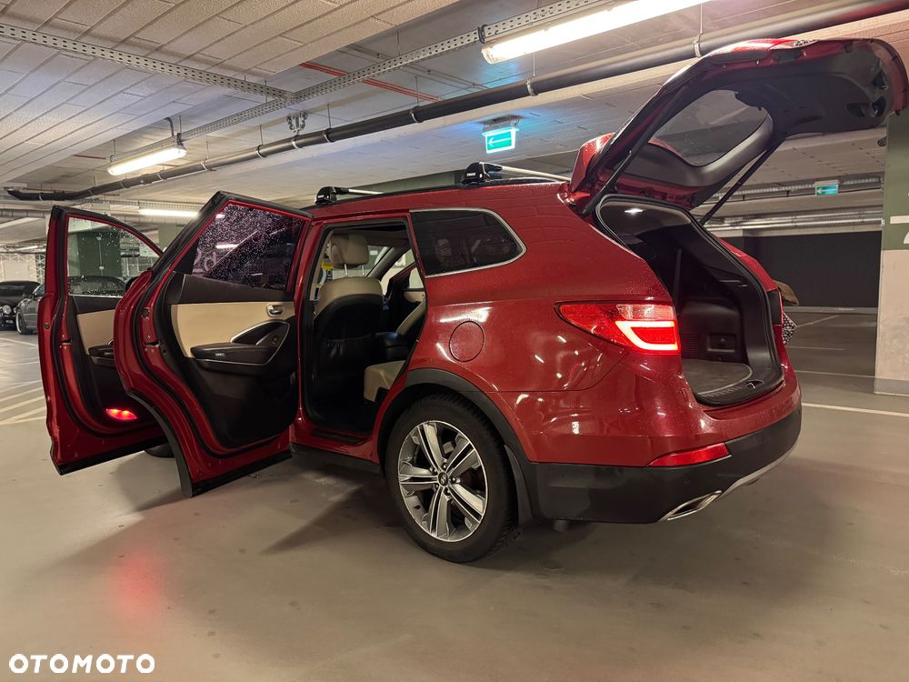 Hyundai Grand Santa Fe - 18