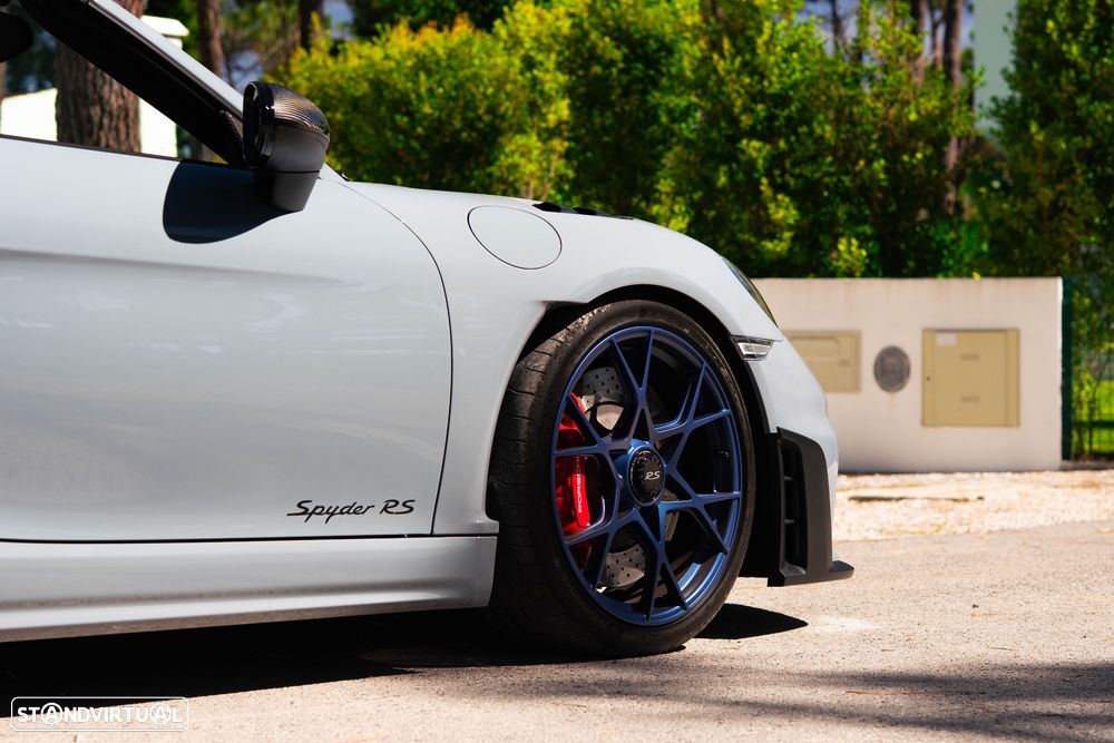 Porsche 718 Spyder RS - 18