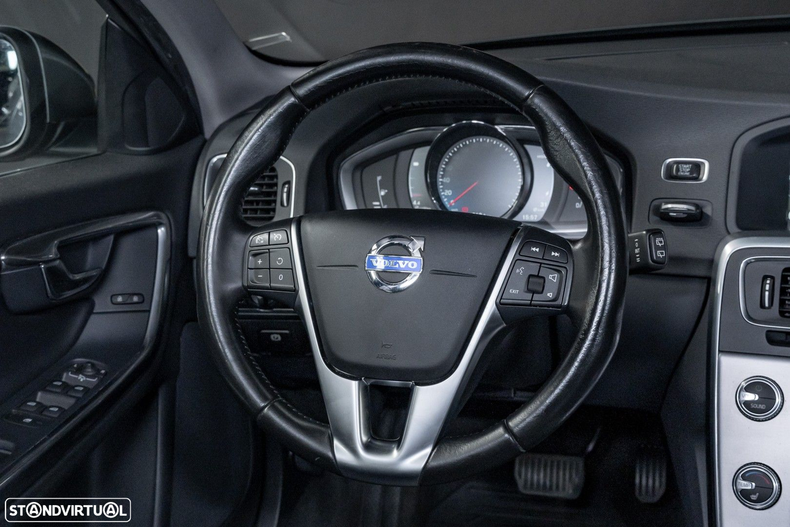 Volvo V60 2.4 D6 Momentum AWD Phev - 15