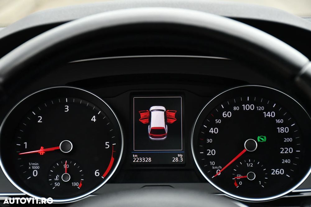 Volkswagen Passat 1.6 TDI SCR DSG Comfortline - 32