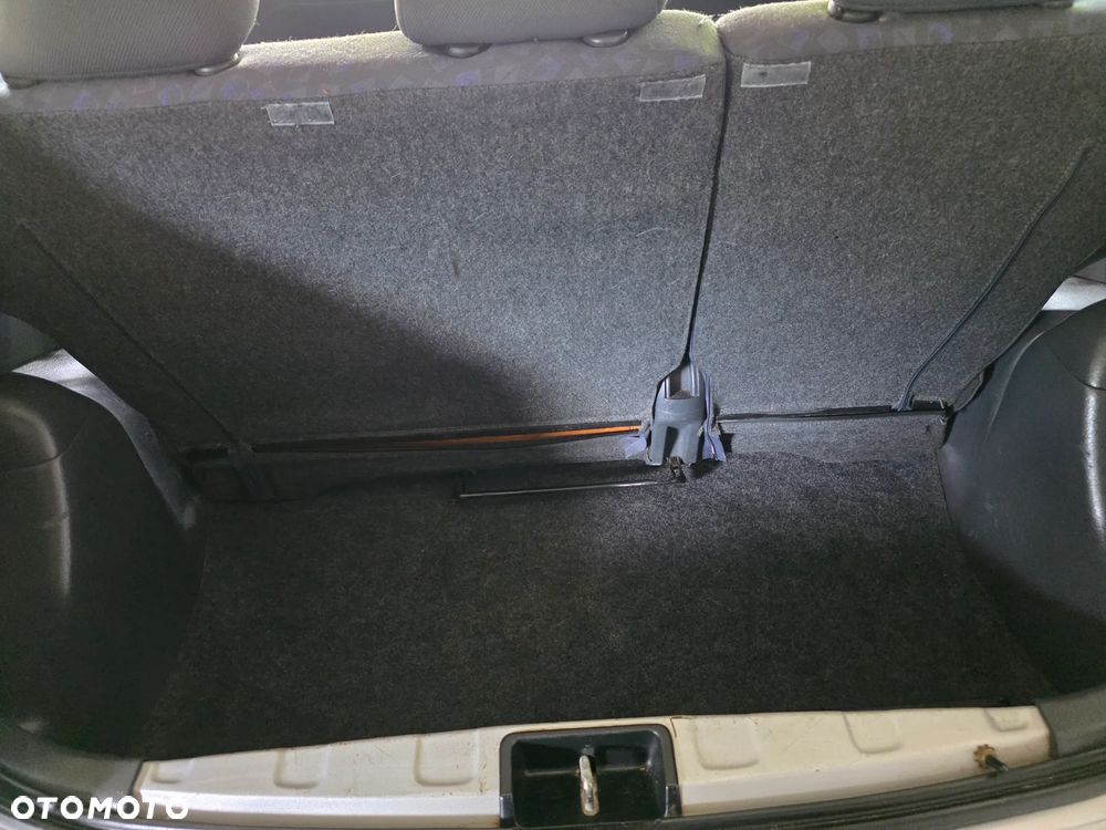 Toyota Yaris 1.0 Base - 7