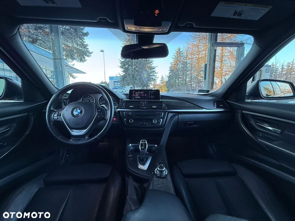 BMW Seria 3 335i Sport Line - 26