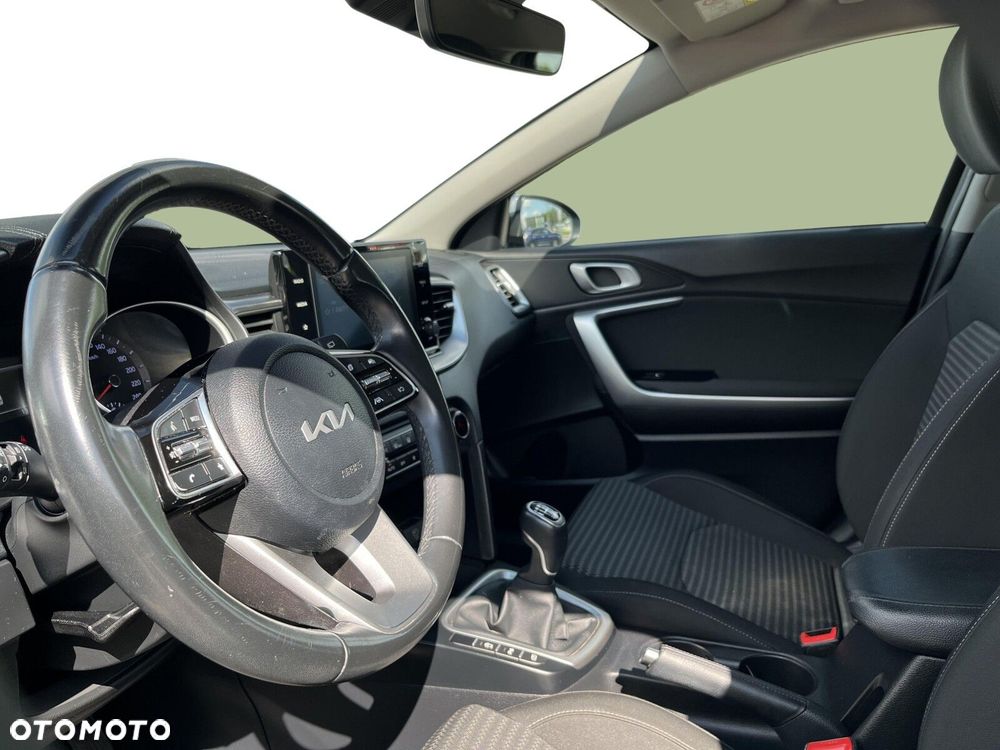 Kia Ceed - 10