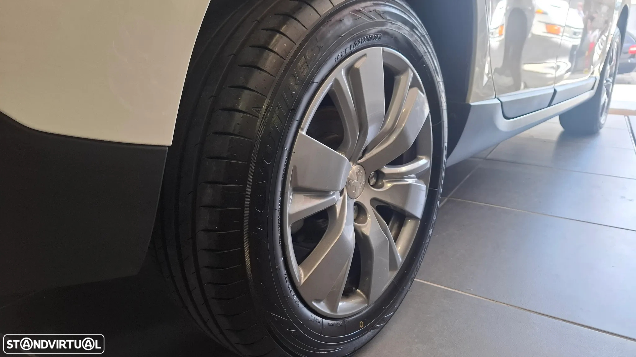 Peugeot 2008 1.6 BlueHDi Style - 10