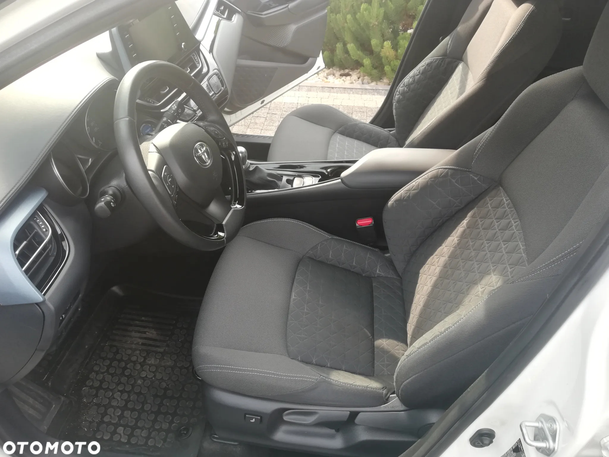 Toyota C-HR - 16