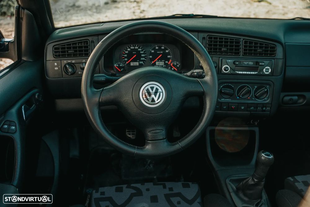VW Golf Cabriolet 1.6 Highline - 28