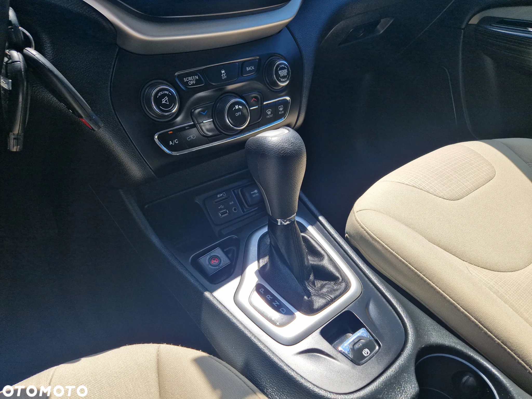 Jeep Cherokee - 18