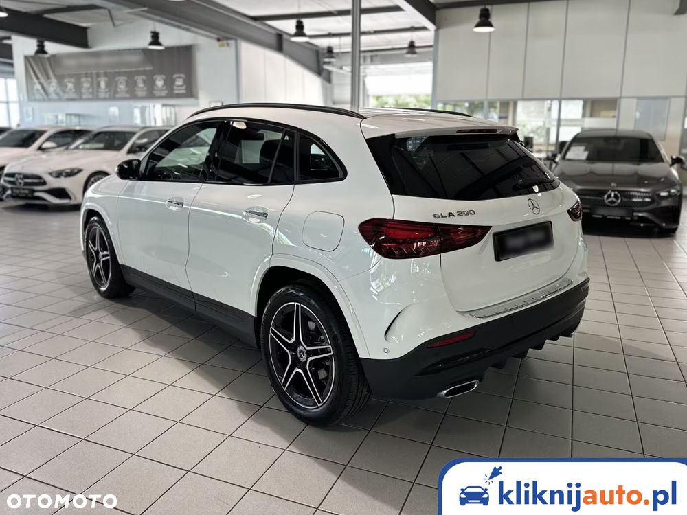 Mercedes-Benz GLA 200 AMG Line - 3