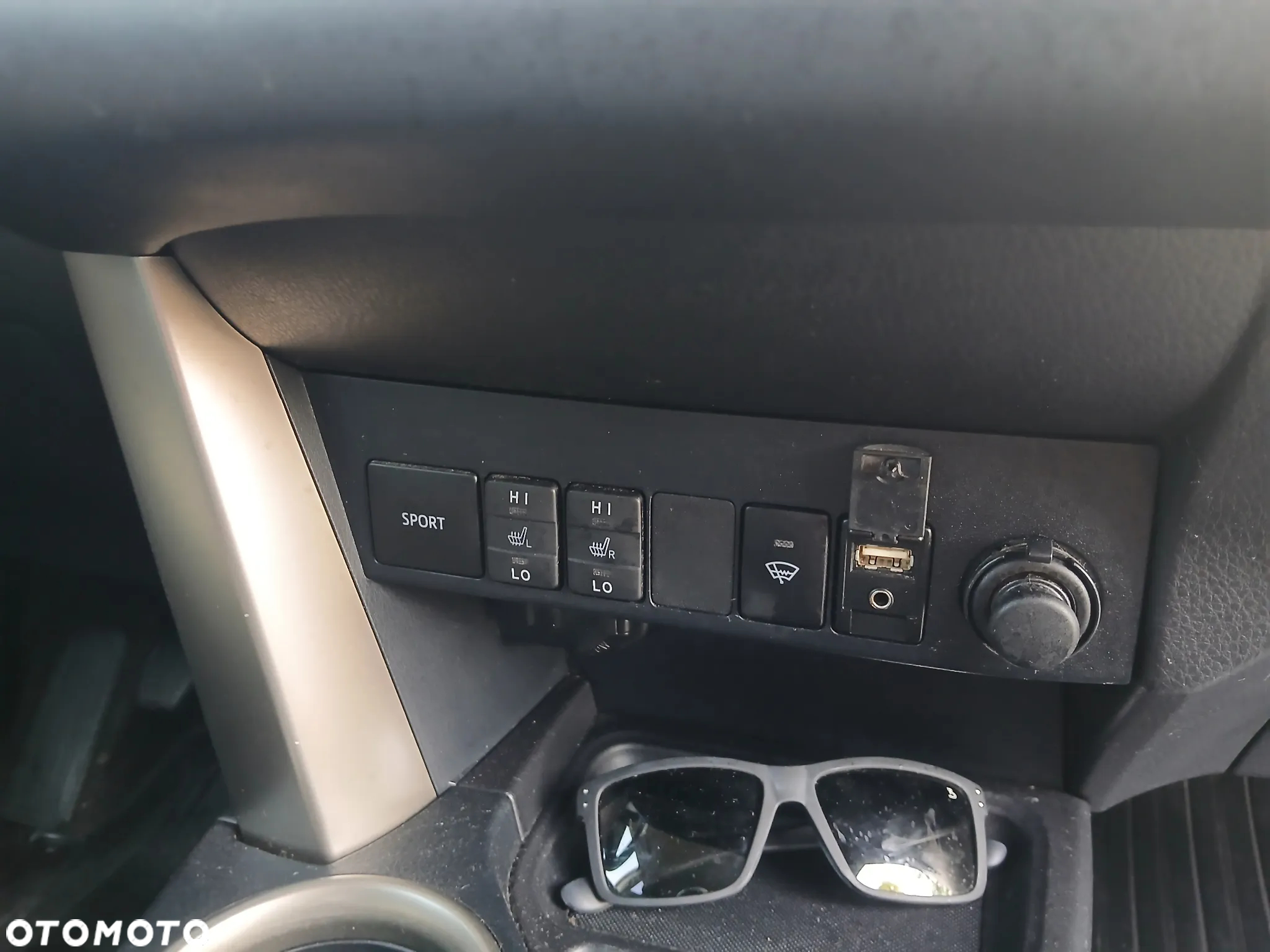 Toyota RAV4 2.0 Premium - 9