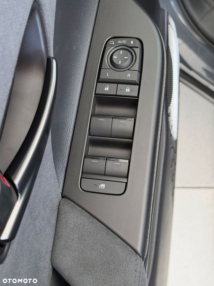 Toyota C-HR 2.0 PHEV Dynamic Force Executive - 19