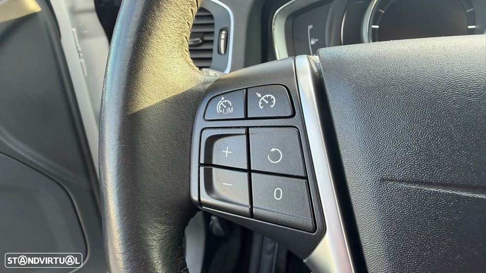 Volvo V60 2.4 D6 Momentum AWD Phev - 25