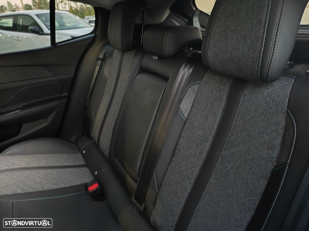 Peugeot 408 1.2 PureTech Allure EAT8 - 11