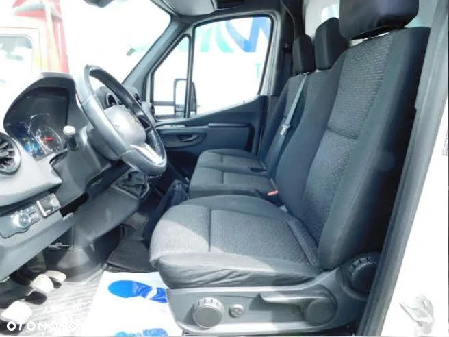 Mercedes-Benz Sprinter - 4