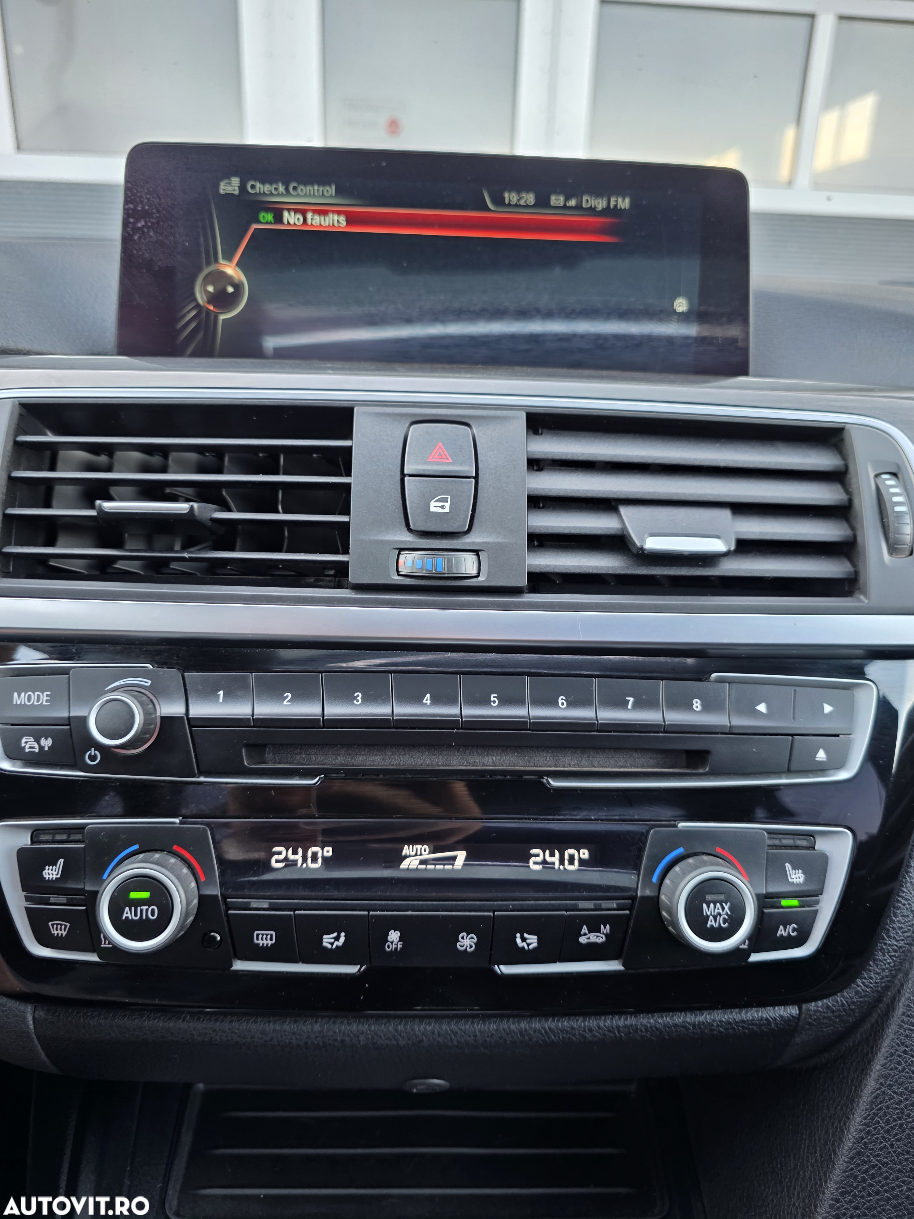 BMW Seria 3 320d Luxury Line - 22