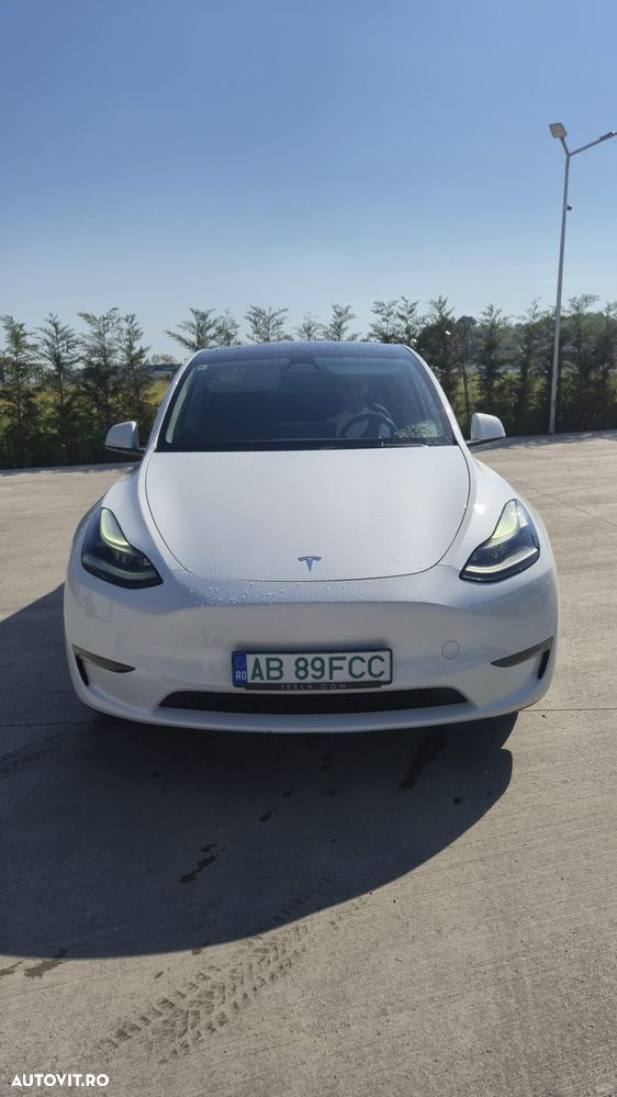 TESLA Model Y 2023 — imagine 4