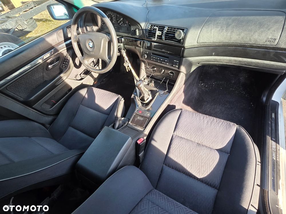 BMW Seria 5 545i - 17