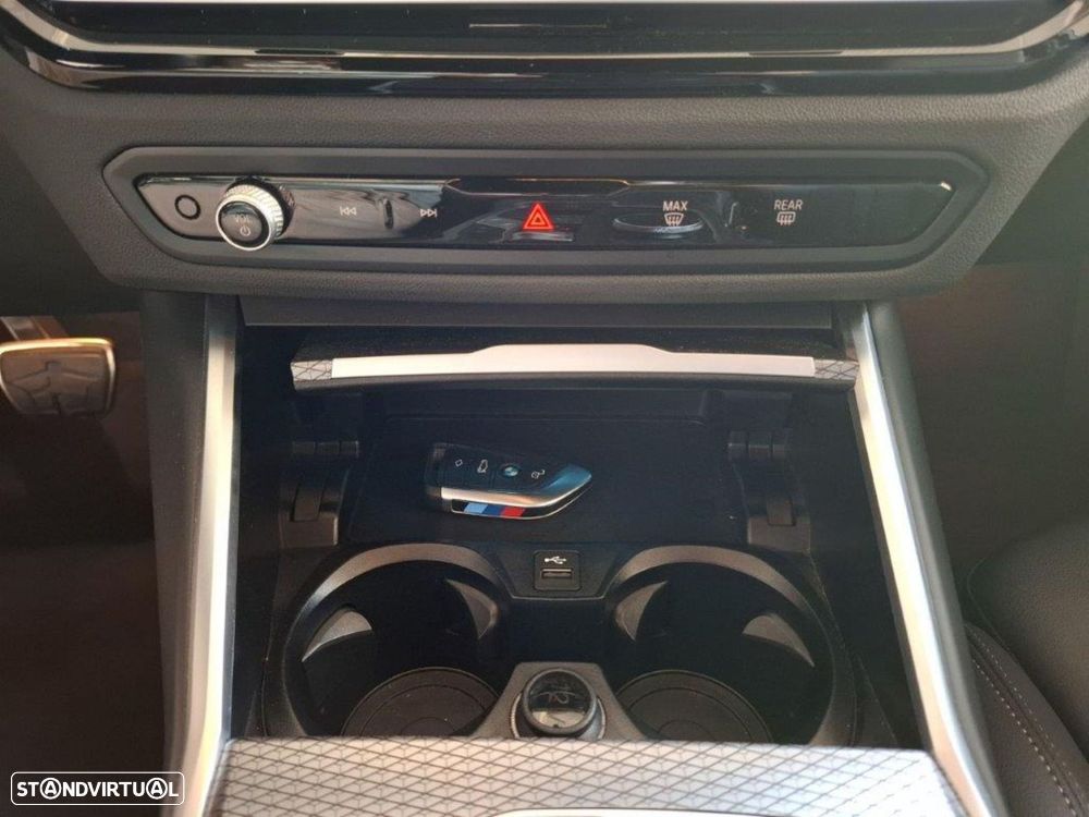 BMW 320 e Pack Desportivo M Auto - 22