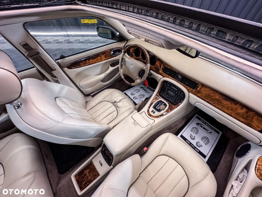 Jaguar Daimler 8 - 28