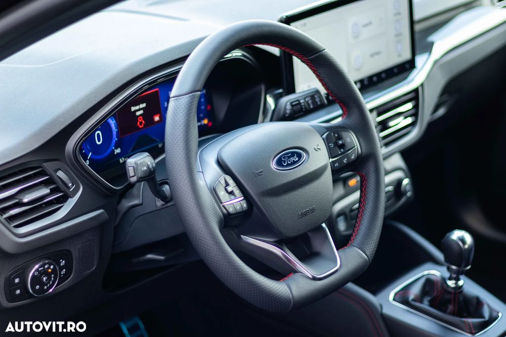 Ford Focus 1.0 EcoBoost 6MT MHEV ST-Line X - 11