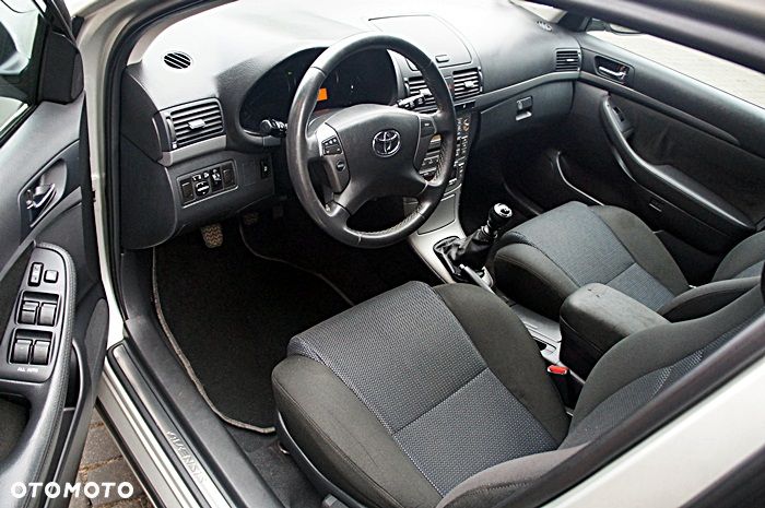 Toyota Avensis 2.2 D-CAT Team - 17