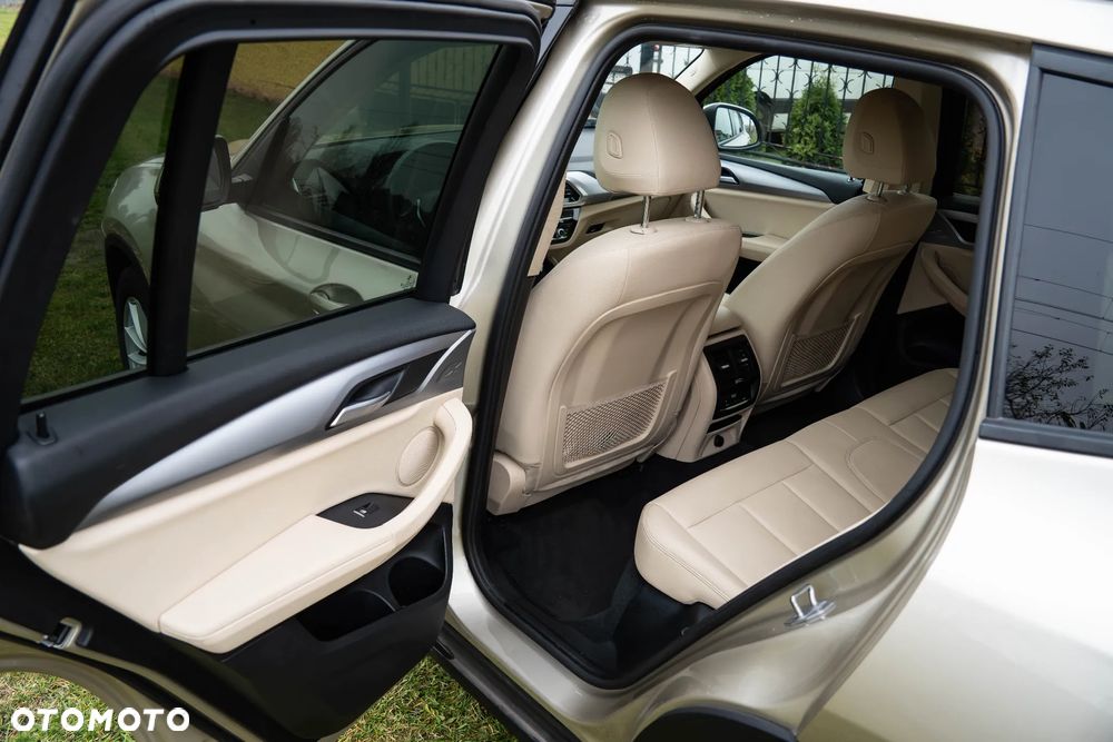 BMW X3 sDrive18d Advantage - 23