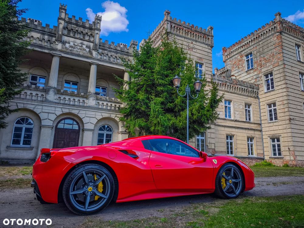 Ferrari 488 - 8