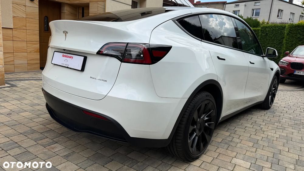 Tesla Model Y Long Range AWD - 14