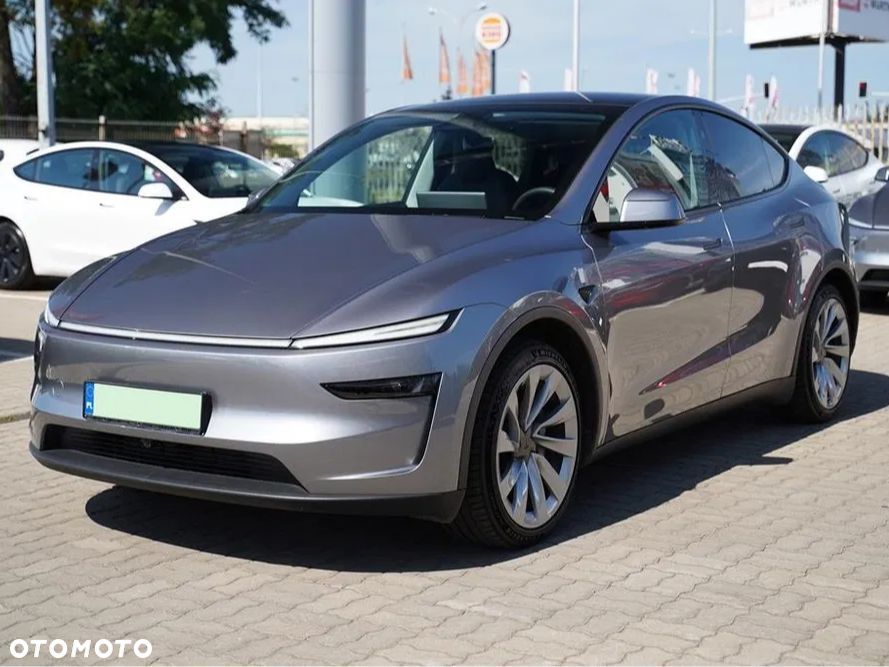 Tesla Model Y 79kWh Long Range Premium AWD - 2