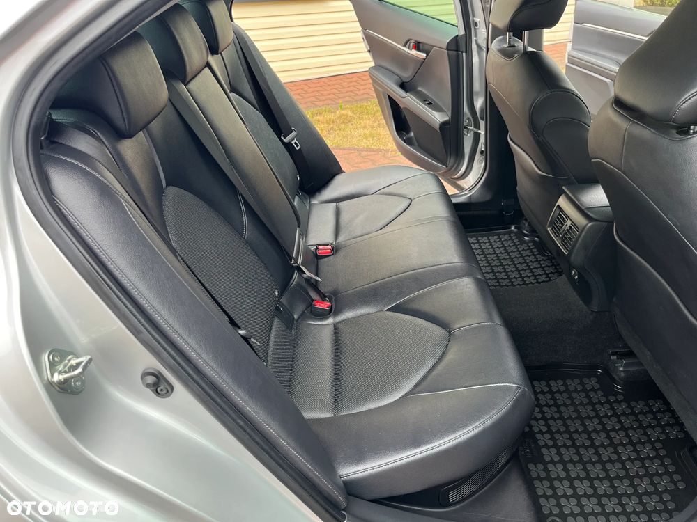 Toyota Camry 2.5 Hybrid Executive CVT - 24