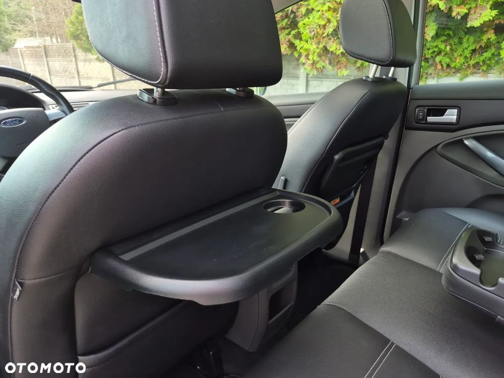 Ford Kuga 2.0 TDCi 2x4 Titanium - 16