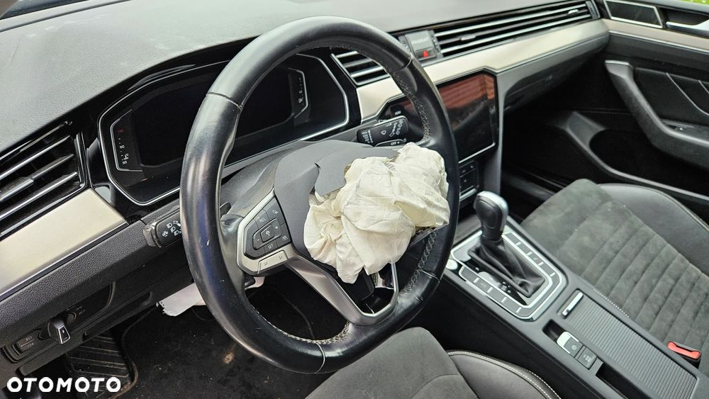 Volkswagen Passat 2.0 TDI SCR DSG Business - 22