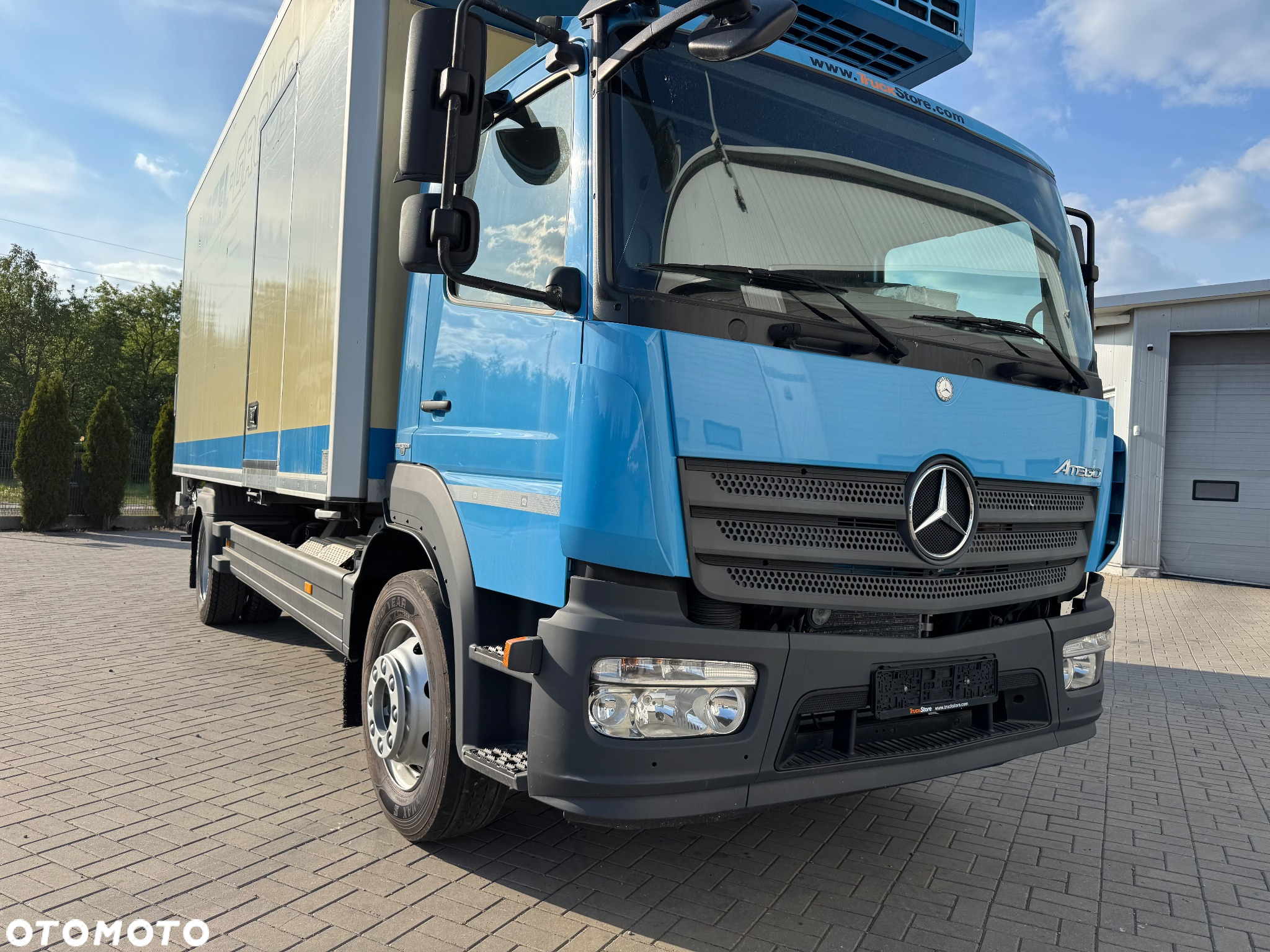 Mercedes-Benz - 33