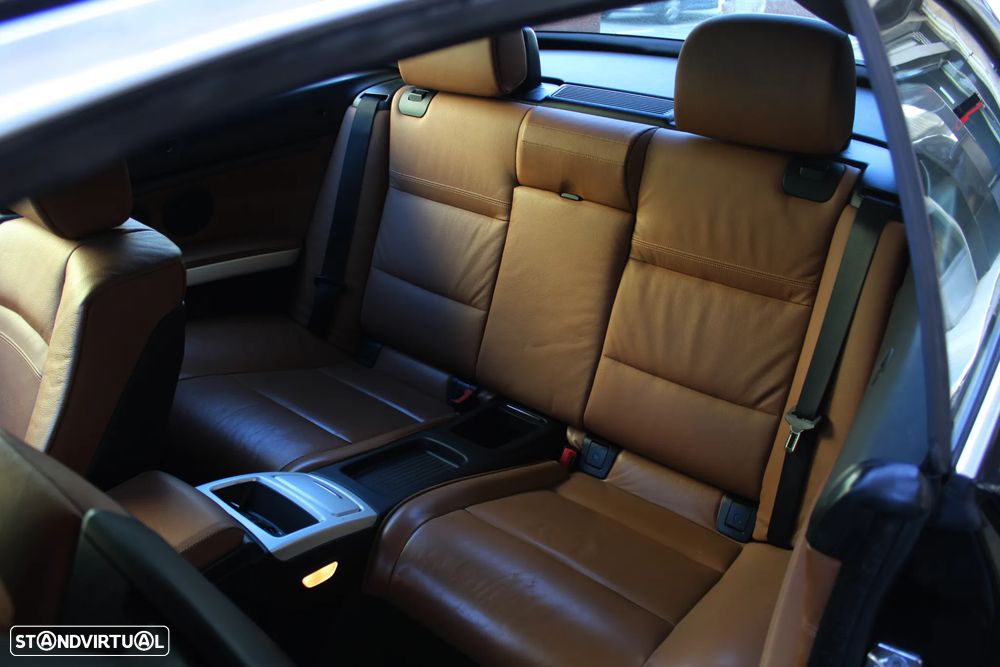 BMW 330 i Auto - 25