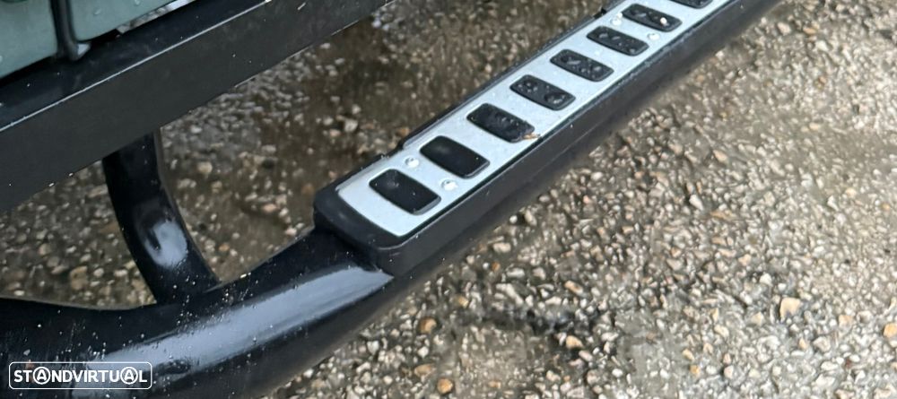 Land Rover Defender 110 SE - 16