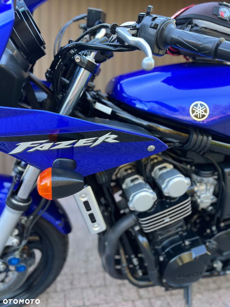 Yamaha FZS - 24