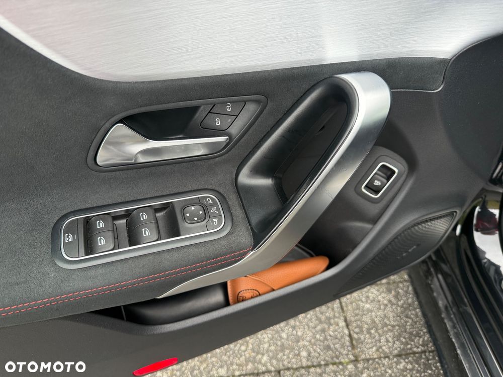 Mercedes-Benz CLA 200 AMG Line 7G-DCT - 11