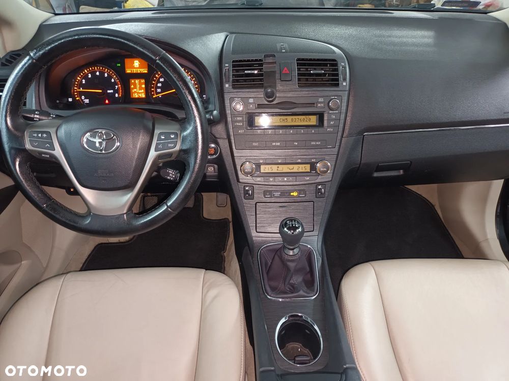 Toyota Avensis 1.8 Premium EU5 - 12