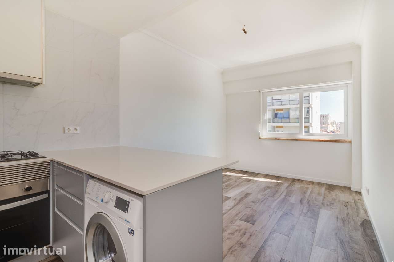 Apartamento totalmente remodelado | Elevador - Grande imagem: 3/16