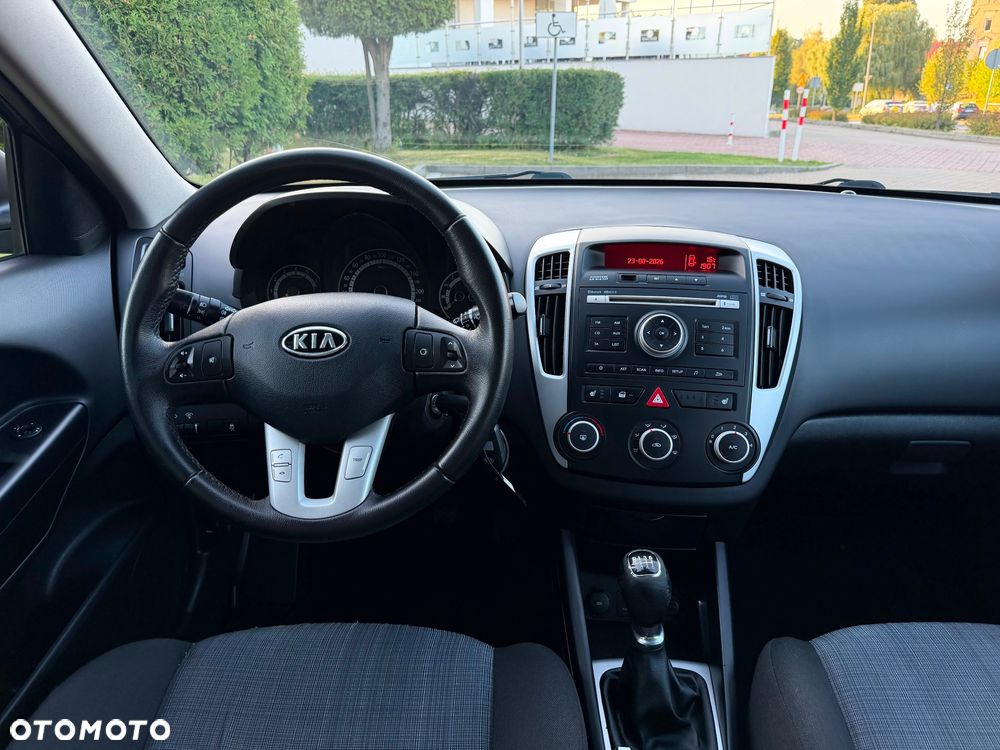 Kia Ceed 1.6 CVVT Dream-Team Edition - 15
