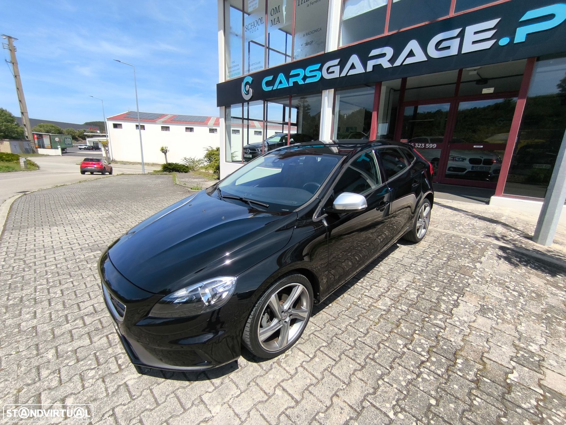 Volvo V40 2.0 D2 R-Design - 1