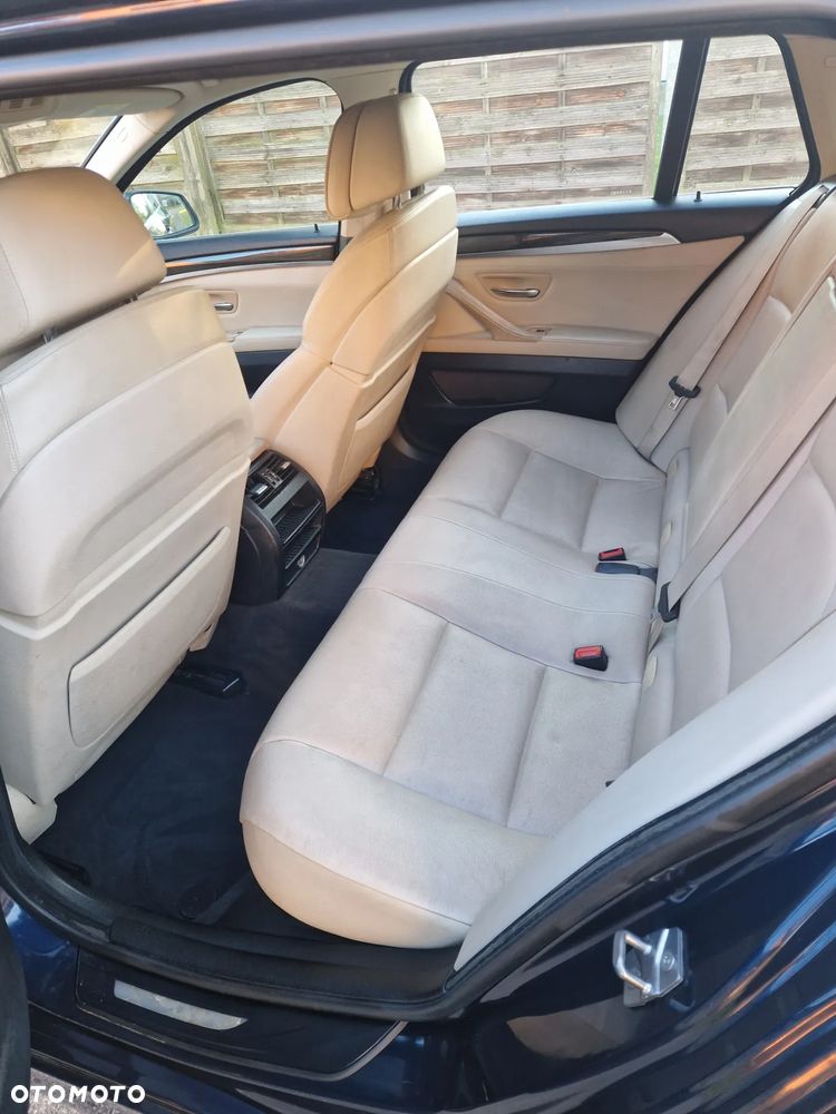 BMW Seria 5 530d Touring Luxury Line - 13