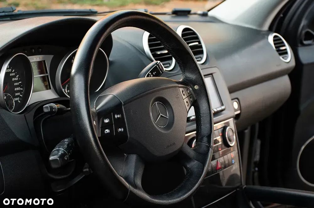 Mercedes-Benz ML 63 AMG 4Matic 7G-TRONIC - 22