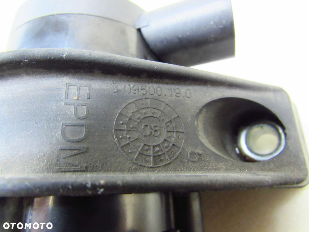 VOLVO C30 S40 V50 S60 II V60 XC 1.6 D2 2.0 10- POMPA PLYNU DODATKOWA OBIEGU 703715000 - 8